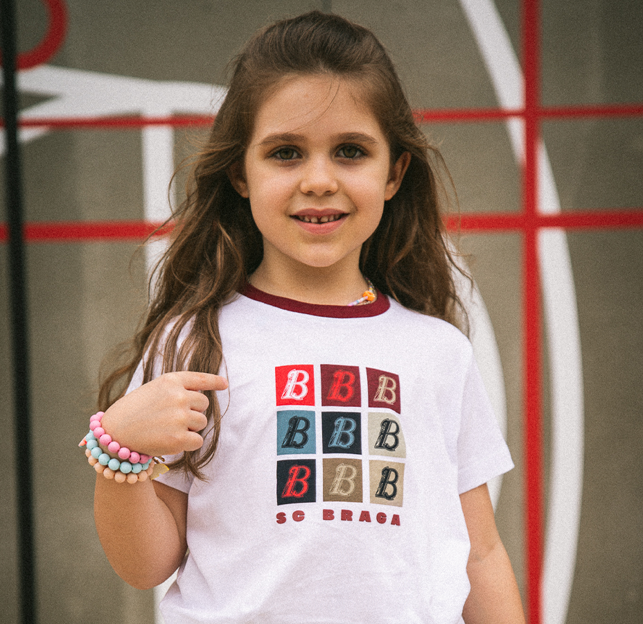 T-shirt branca Quadrados "B" Criança